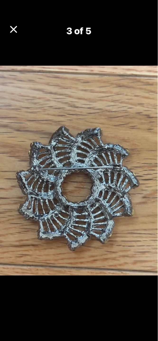 Vintage Red Rhinestone Wreath Brooch - photo 2