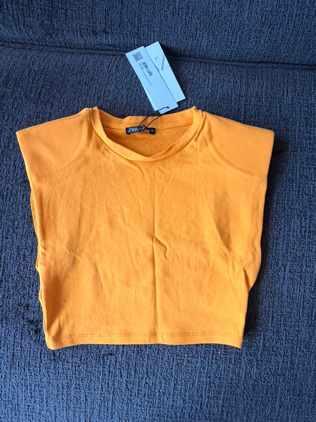 Zara Orange T-shirt & Babaton White Top - photo 2