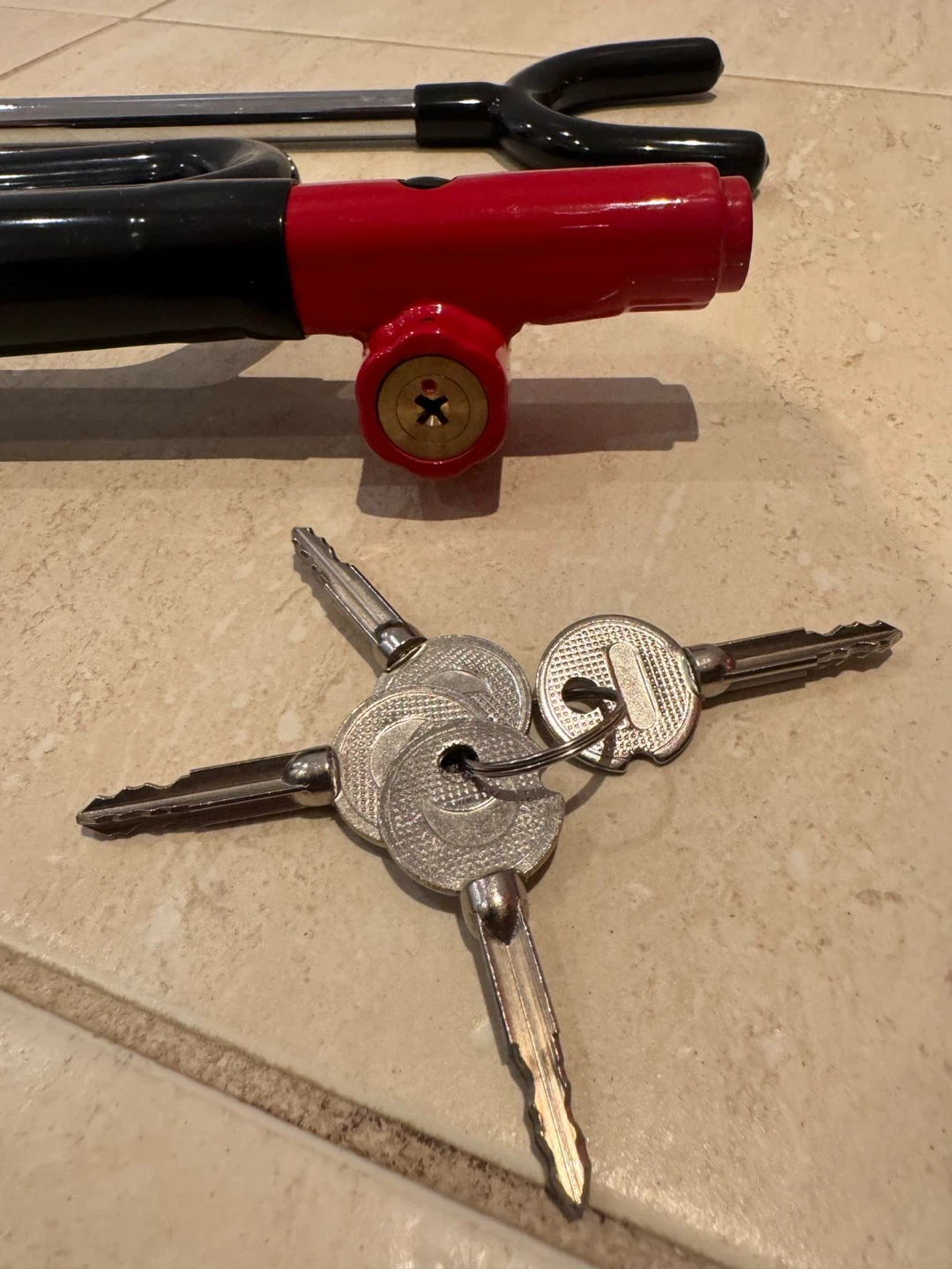 Steering Wheel Lock with Keys - photo 3