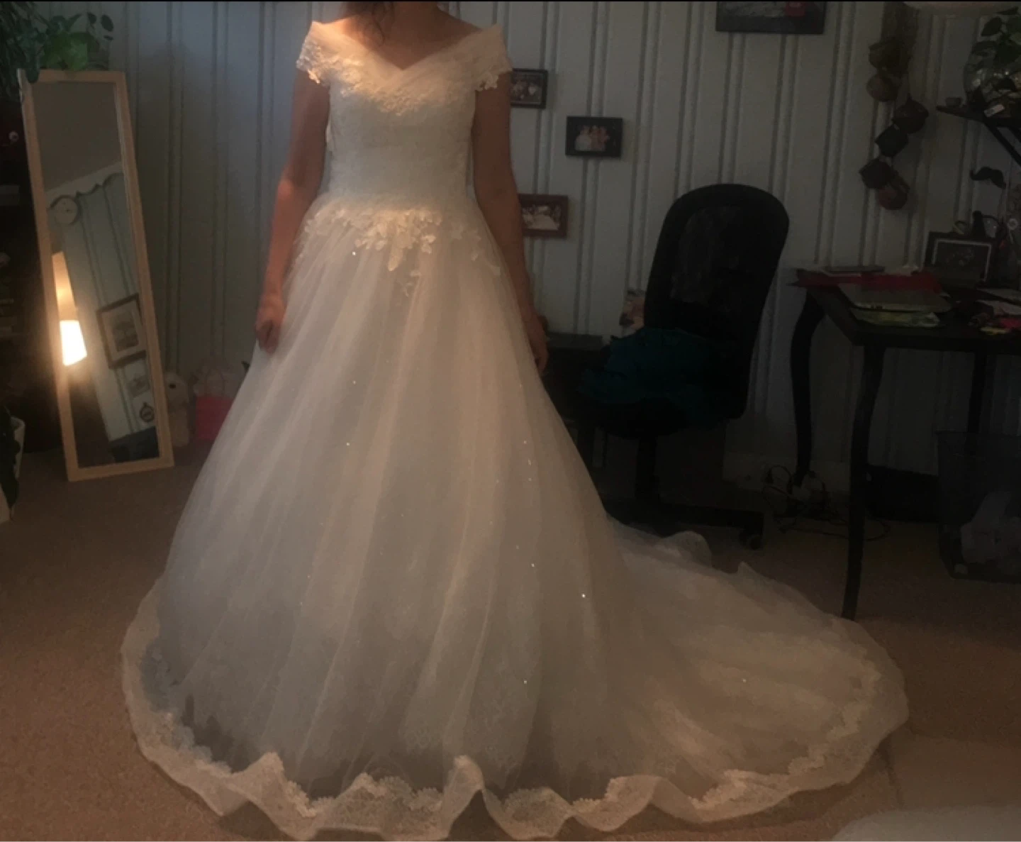White wedding dress with train - photo 4