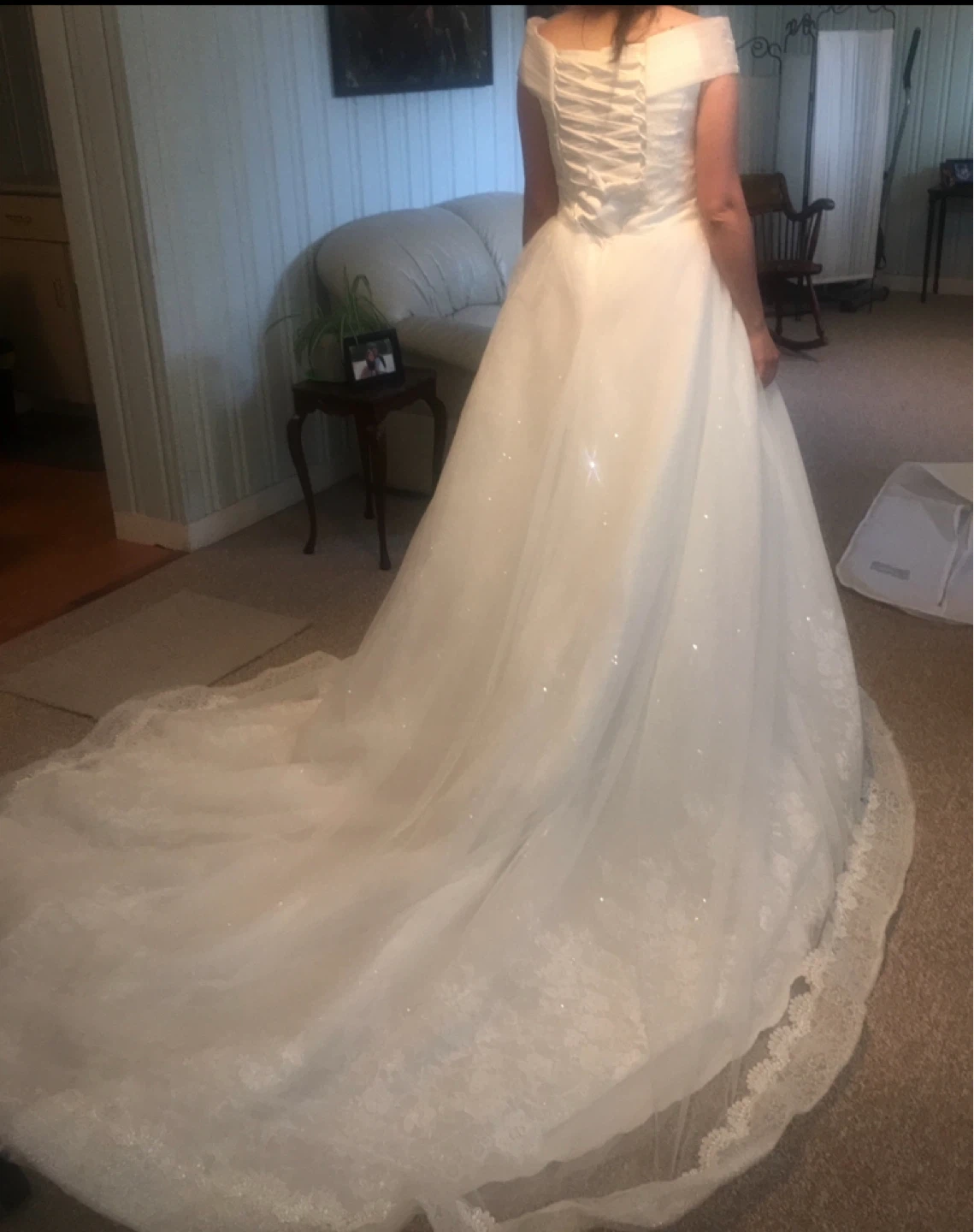 White wedding dress with train - photo 5