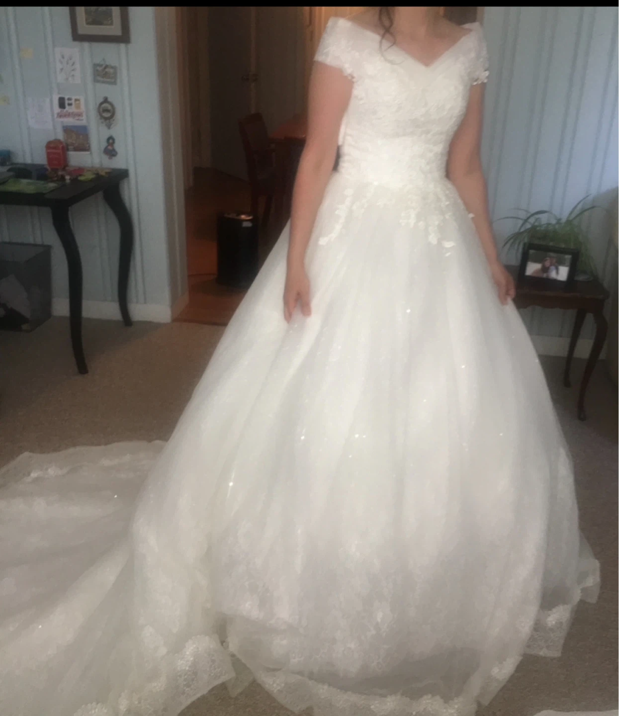 White wedding dress with train - photo 3