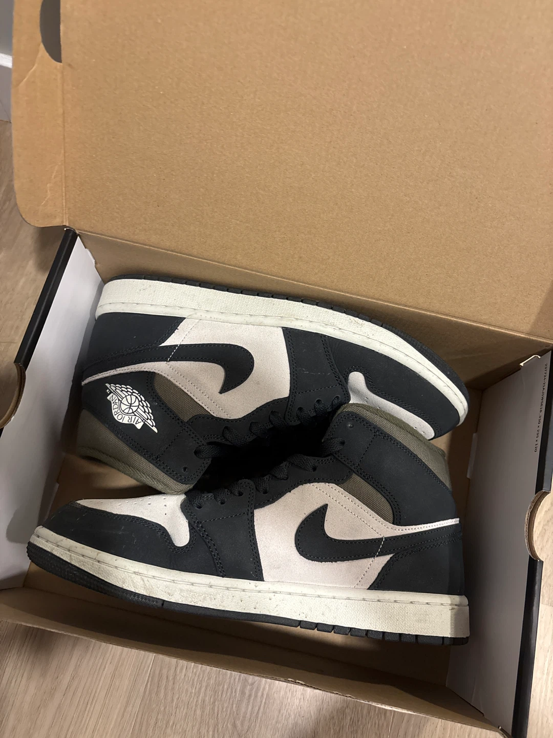 Air Jordan 1 Mid SE "Light Smoke Grey" Size 9.5