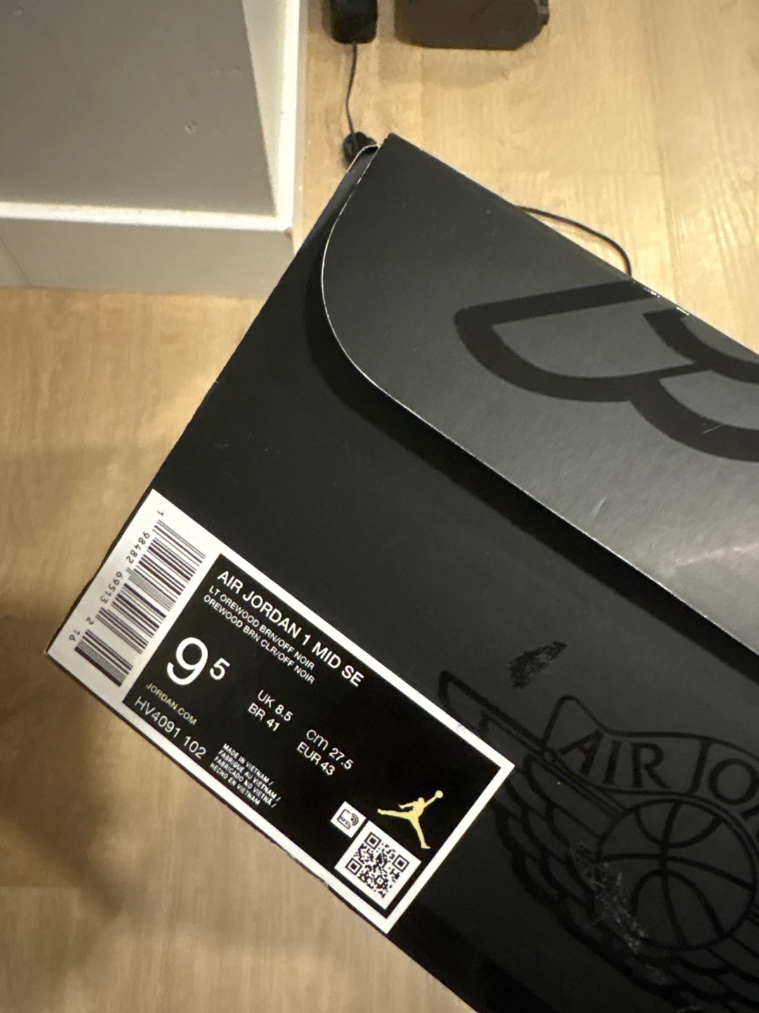 Air Jordan 1 Mid SE "Light Smoke Grey" Size 9.5 - photo 2