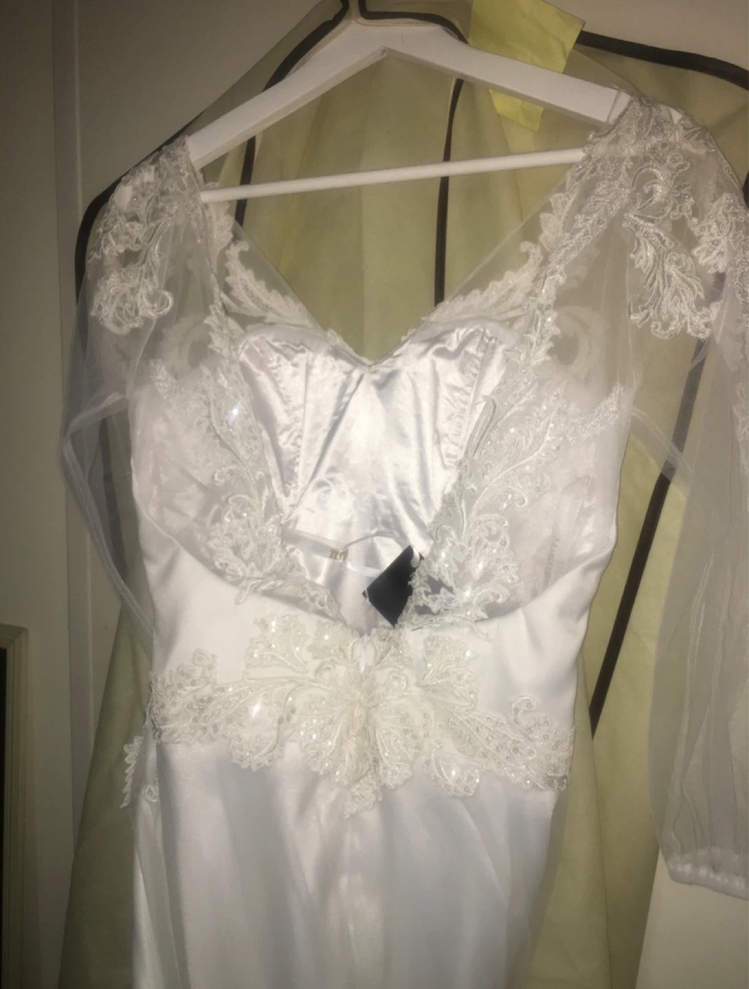 White Wedding Dress with Lace and Sequins - photo 3