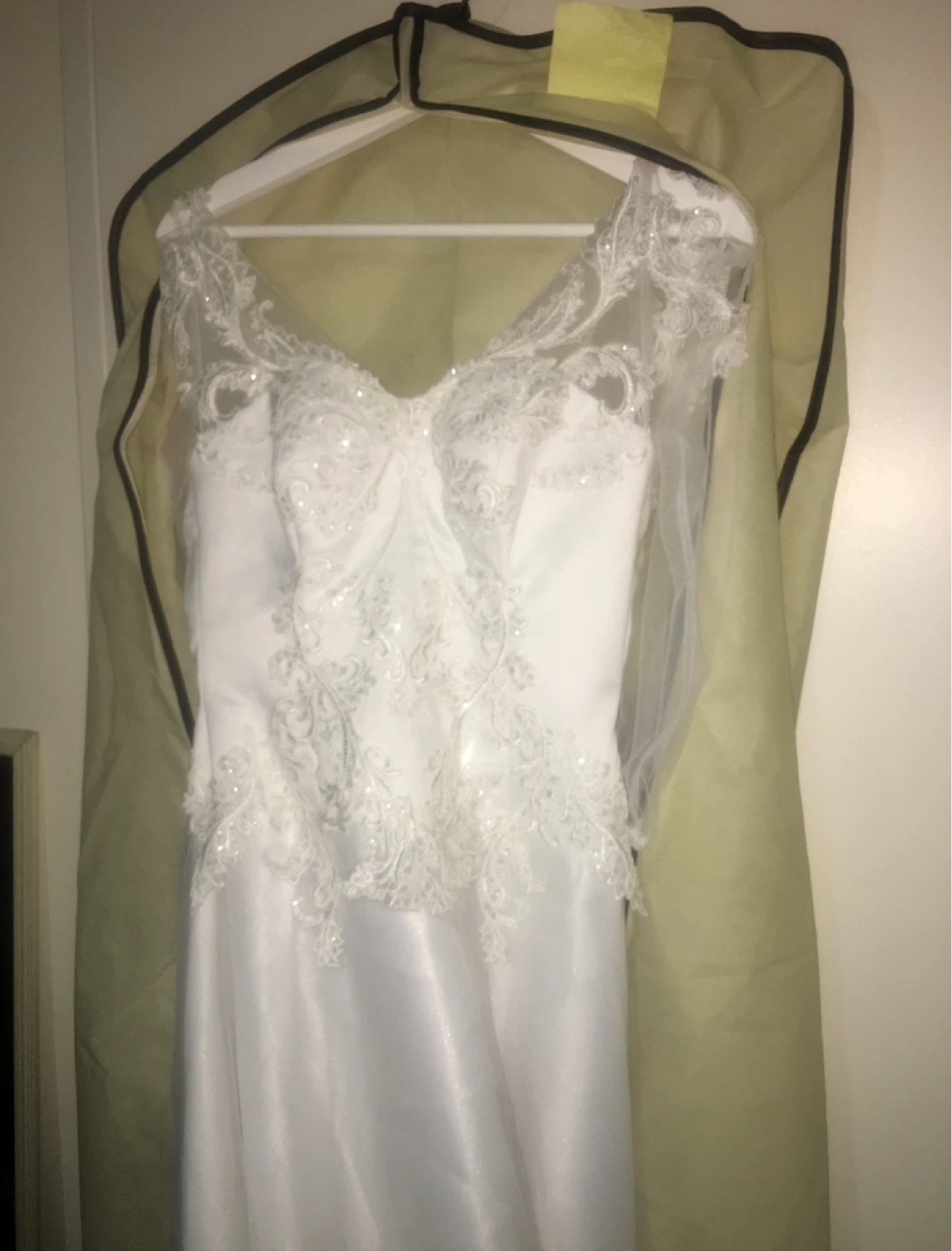 White Wedding Dress with Lace and Sequins - photo 2