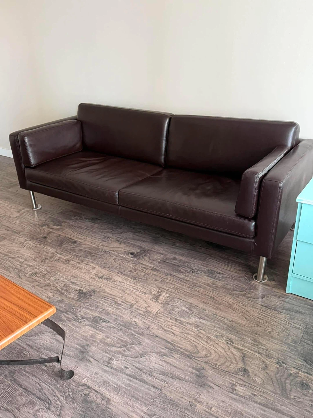 Brown Leather Sofa – Comfortable & Stylish