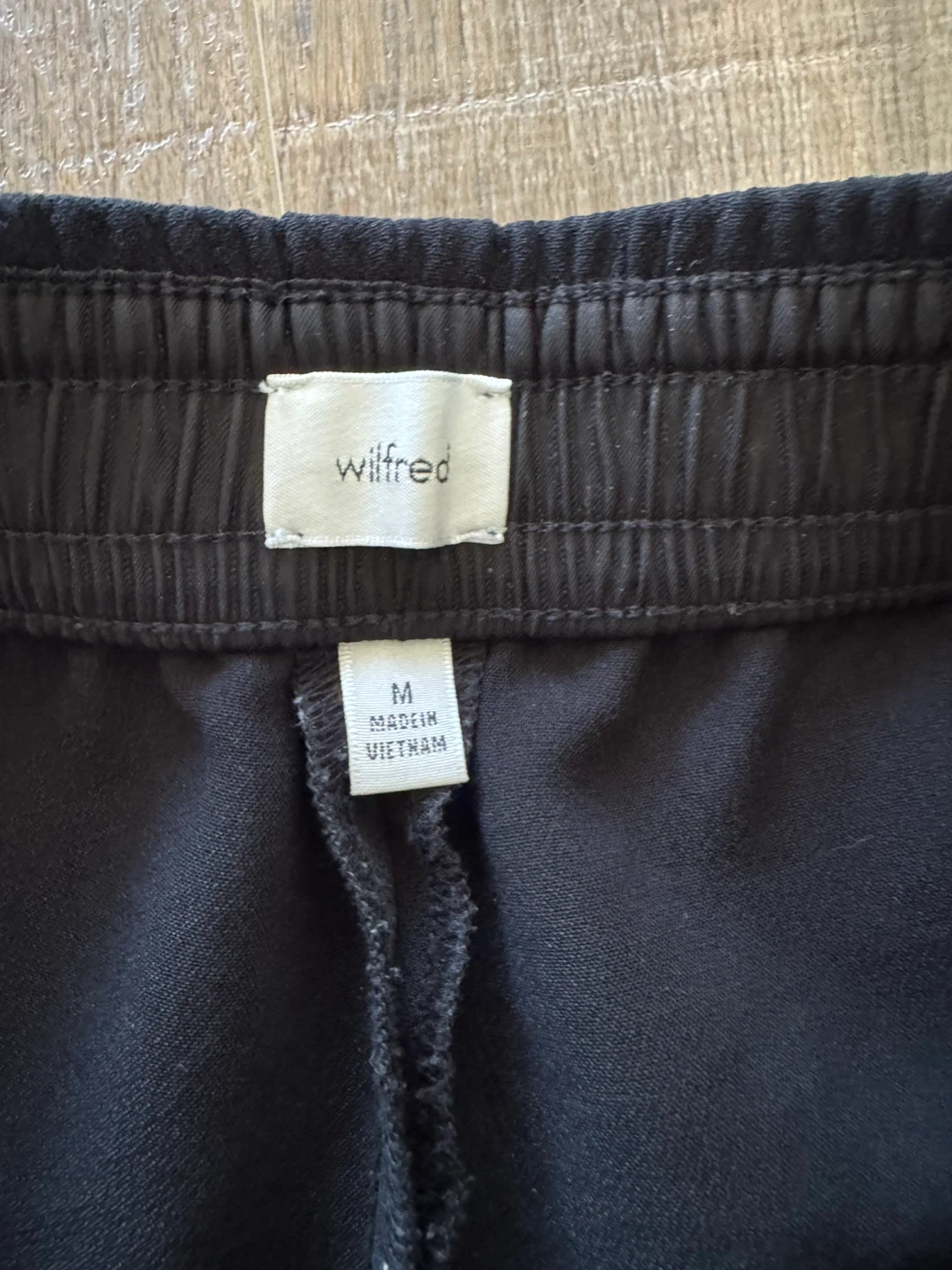 Aritzia Wilfred Black Cargo Shorts Size M - photo 2