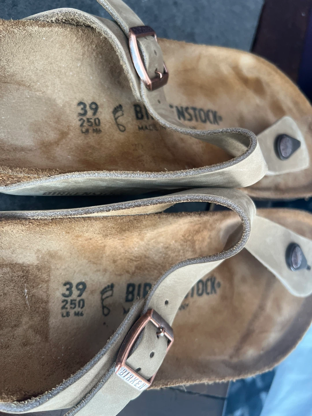 Like new Birkenstock Sandals Size 8 - photo 2
