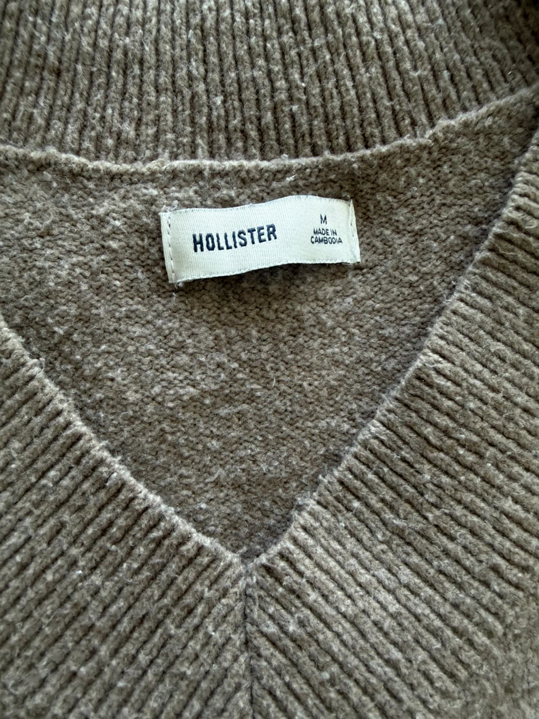 Hollister V-Neck Sweater - Size M - photo 3
