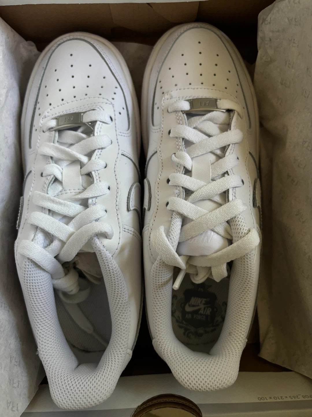 Nike Air Force 1 LE White Sneakers Size 5Y - photo 3