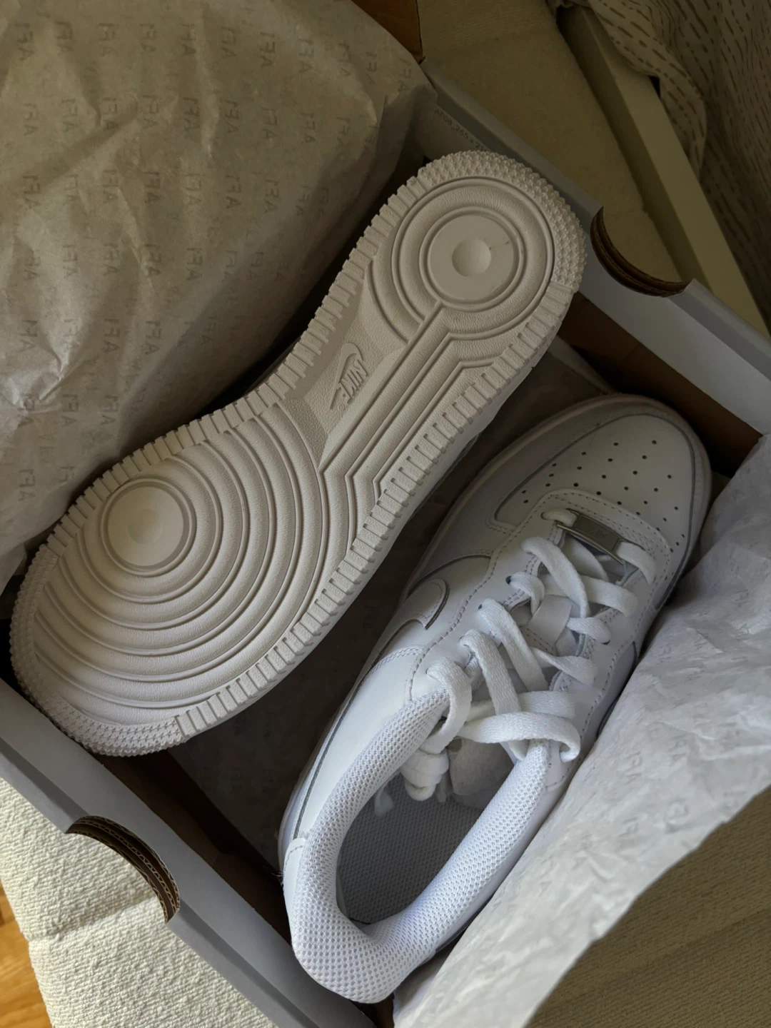 Nike Air Force 1 LE White Sneakers Size 5Y - photo 2