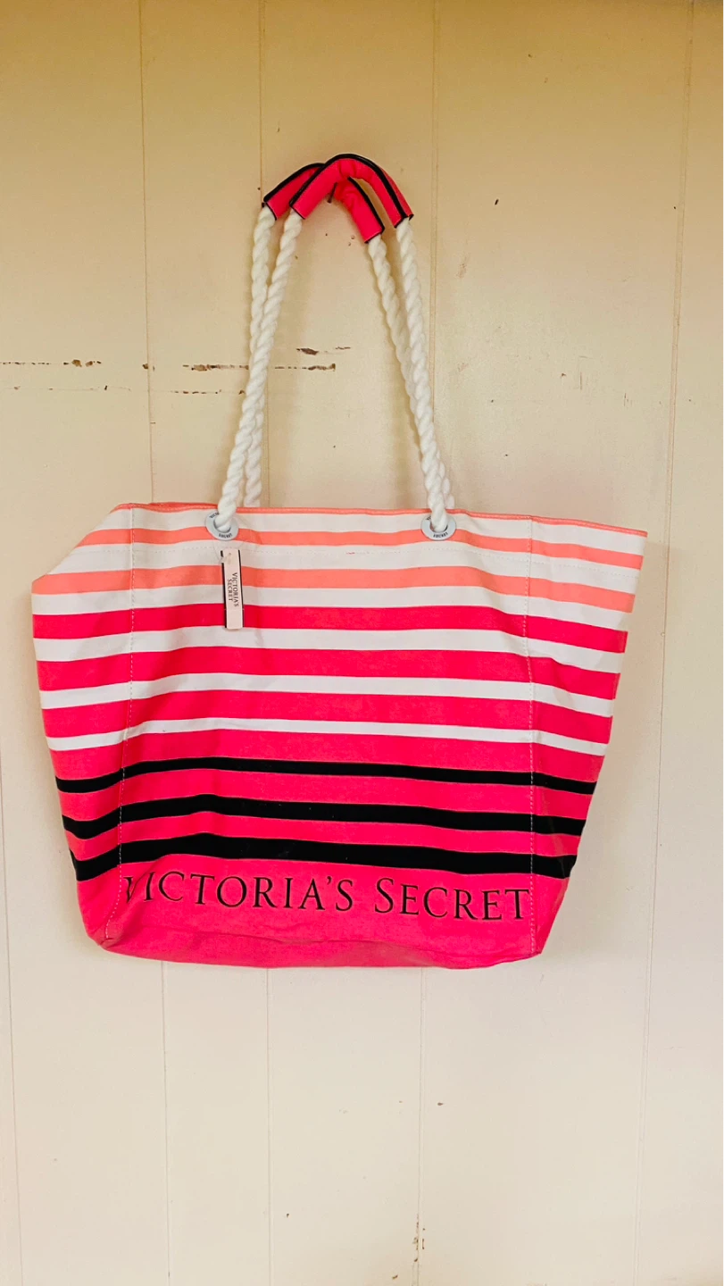 Victoria Secrets tote new with tags - photo 3