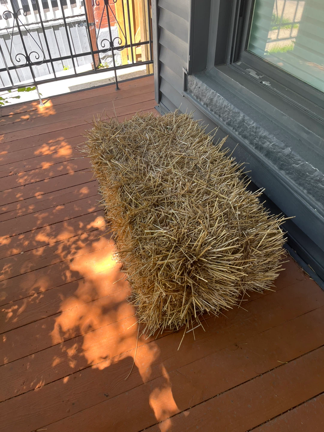 Hay bale prop