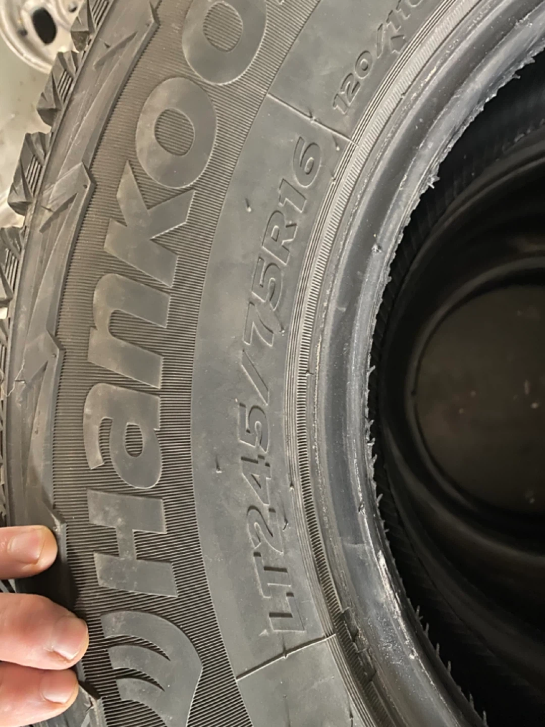 Hankook Winter i*Pike RW11 LT245/75R16 Tires - photo 2