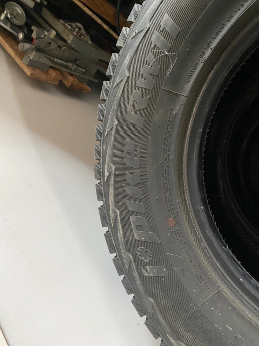 Hankook Winter i*Pike RW11 LT245/75R16 Tires - photo 3
