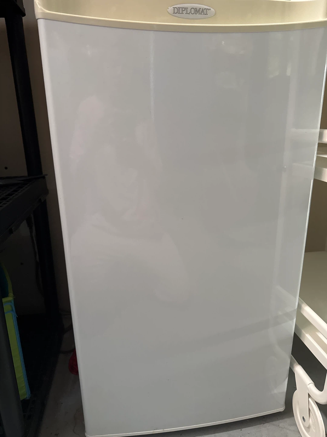 DIPLOMAT Mini Fridge