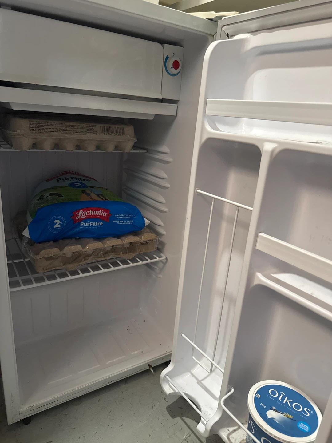 DIPLOMAT Mini Fridge - photo 2