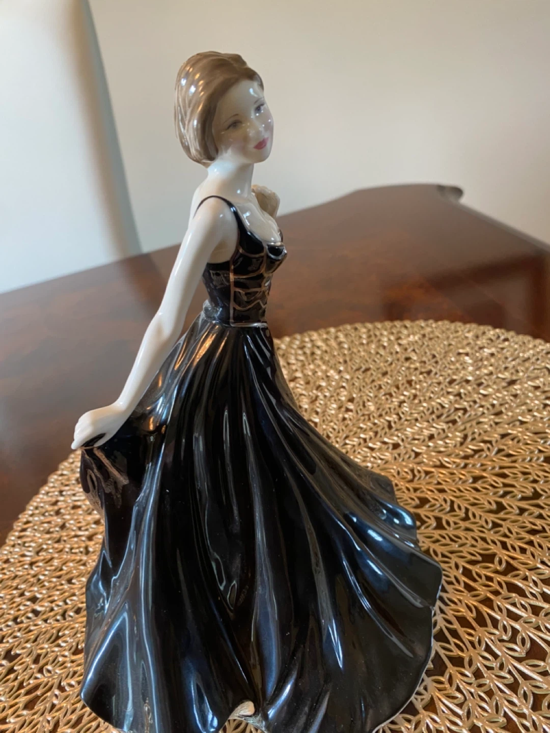 Royal Doulton Amelia Classics in Vogue Figurine - photo 2
