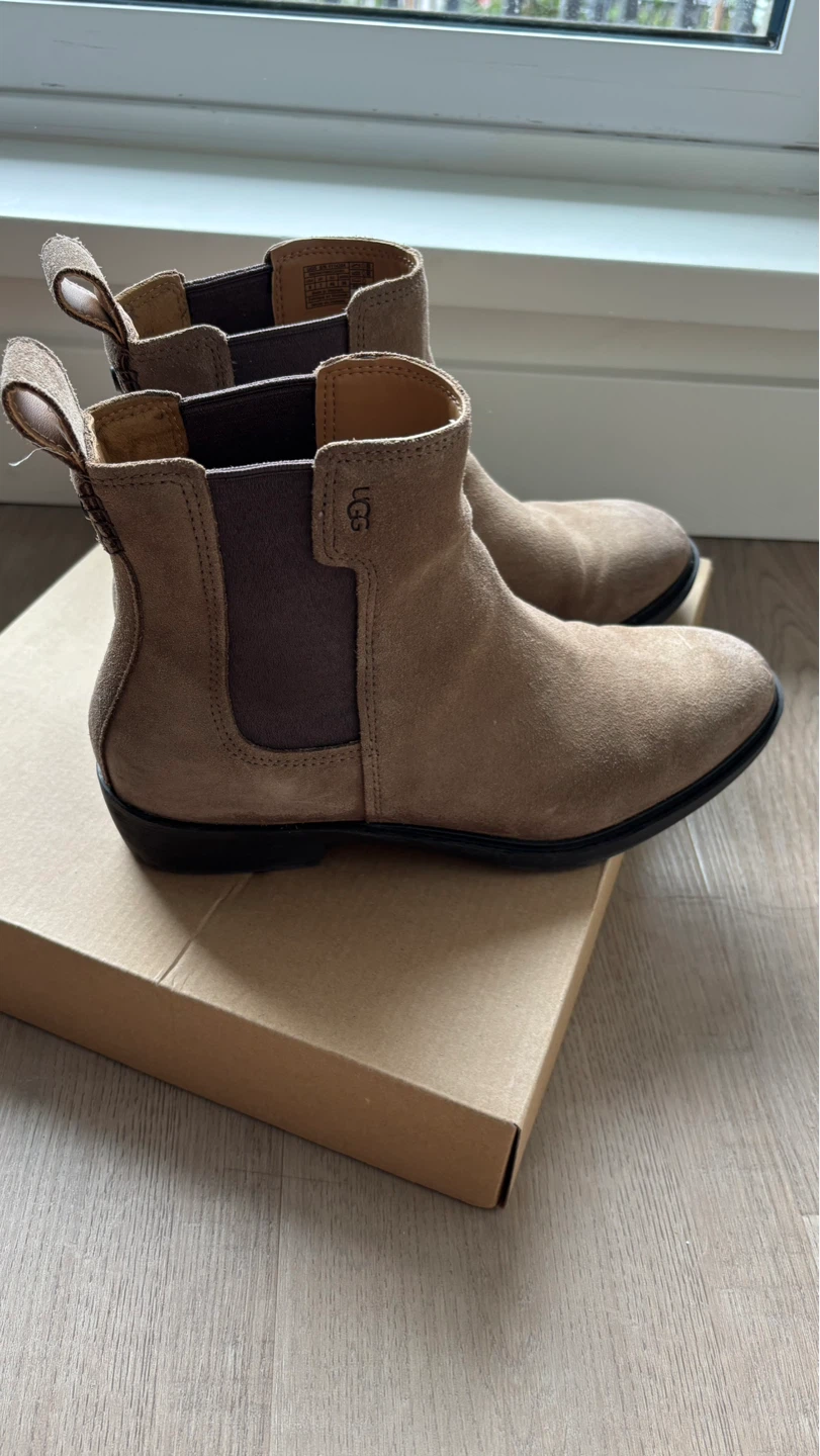 UGG Chelsea Boots - Tan Suede - photo 2