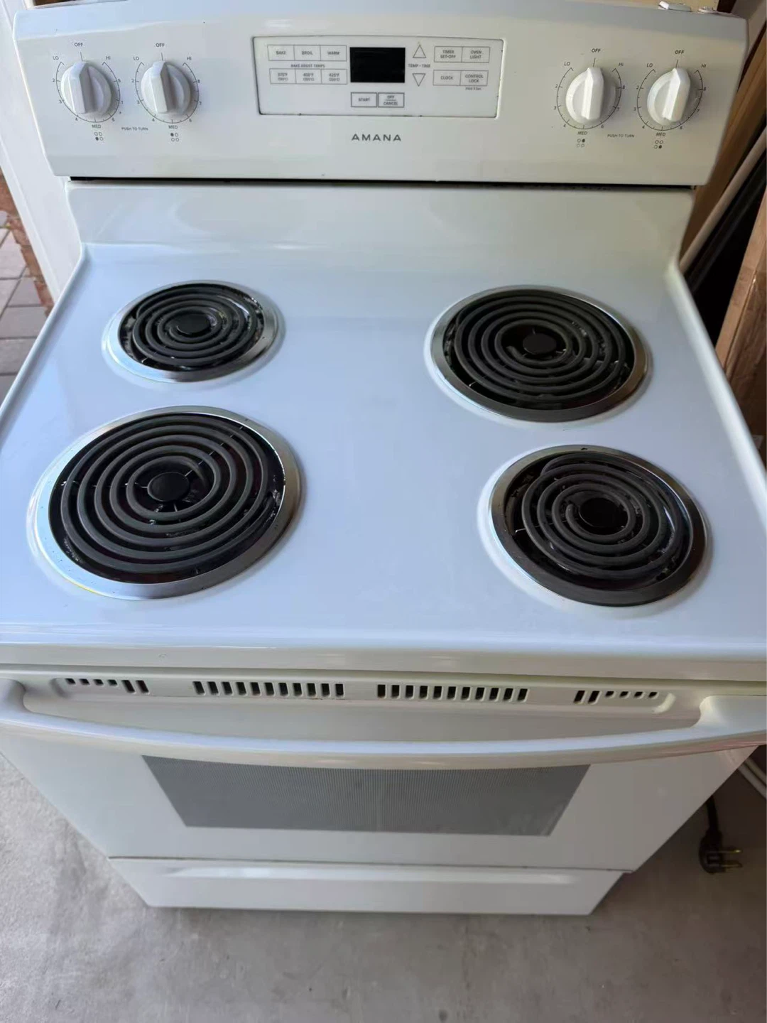 White Amana Electric Stove - photo 4