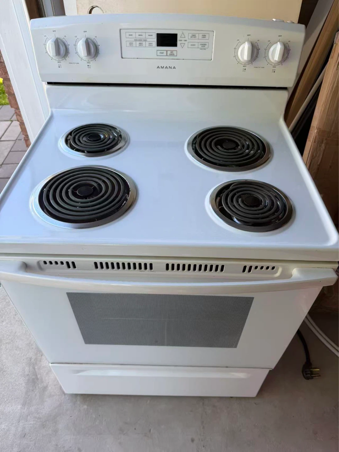 White Amana Electric Stove - photo 2