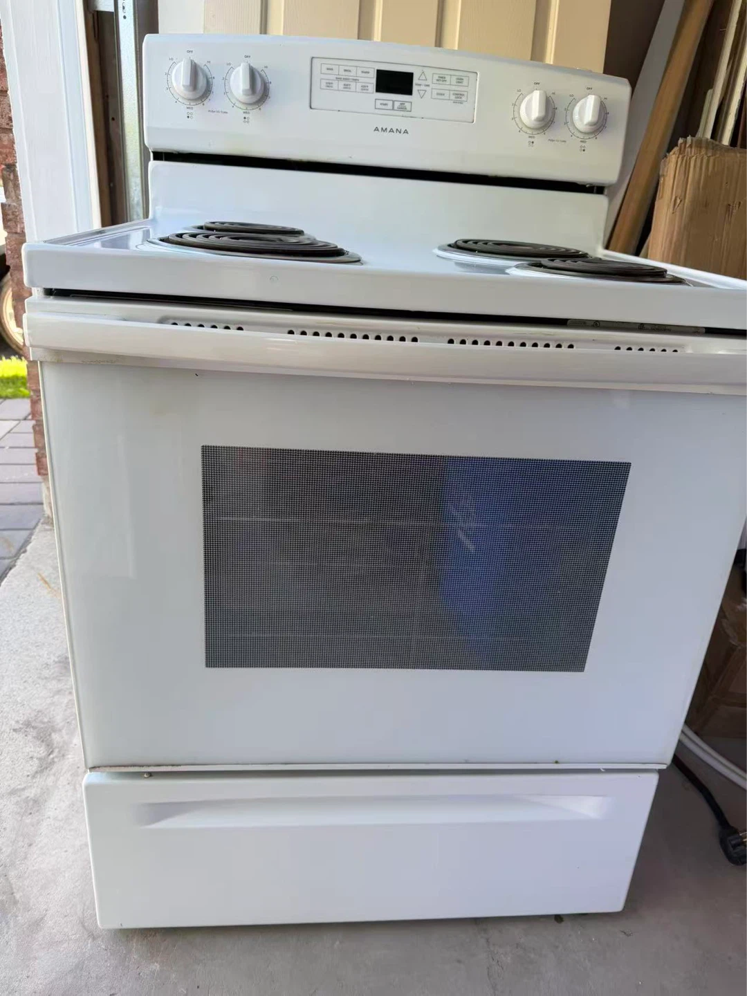 White Amana Electric Stove - photo 3