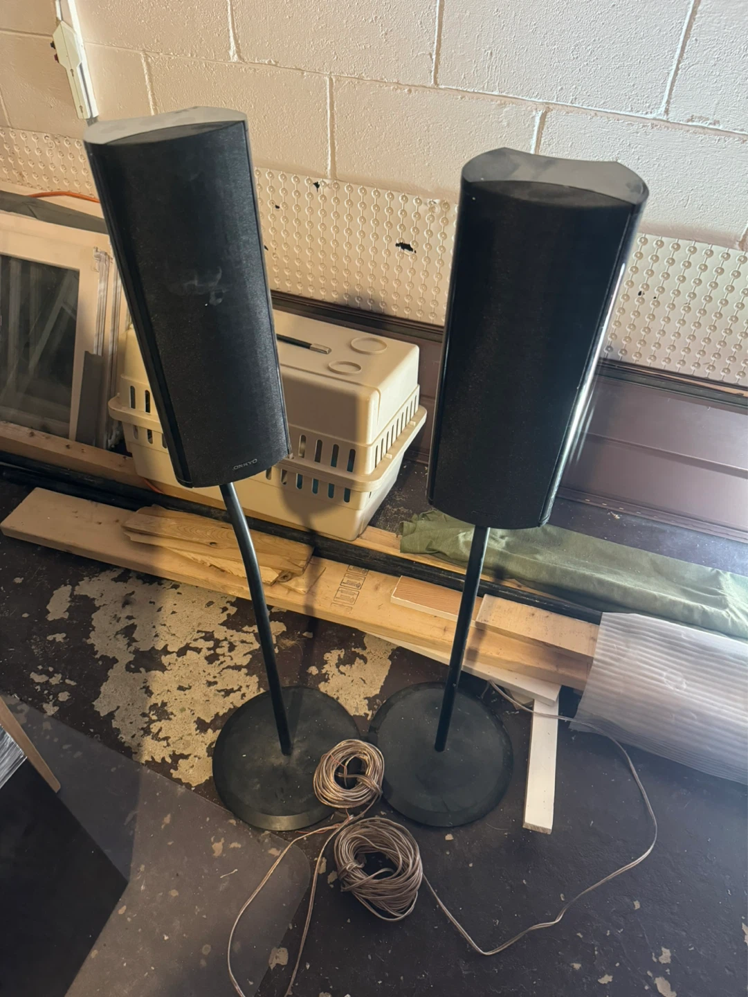 LG Home Theatre Speaker System with Subwoofer