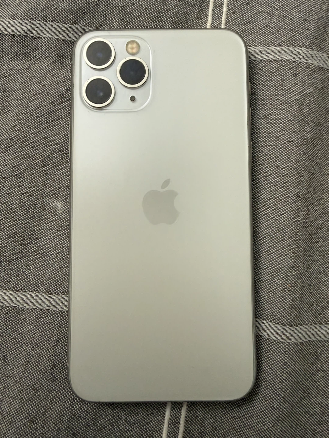 Apple iPhone 11 Pro Max - photo 3