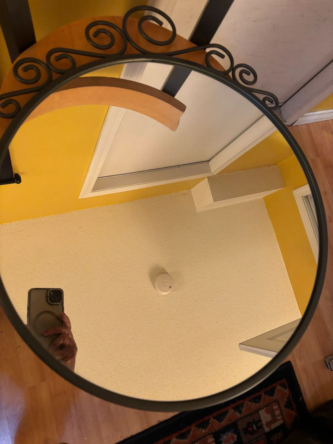 Round decorative mirror