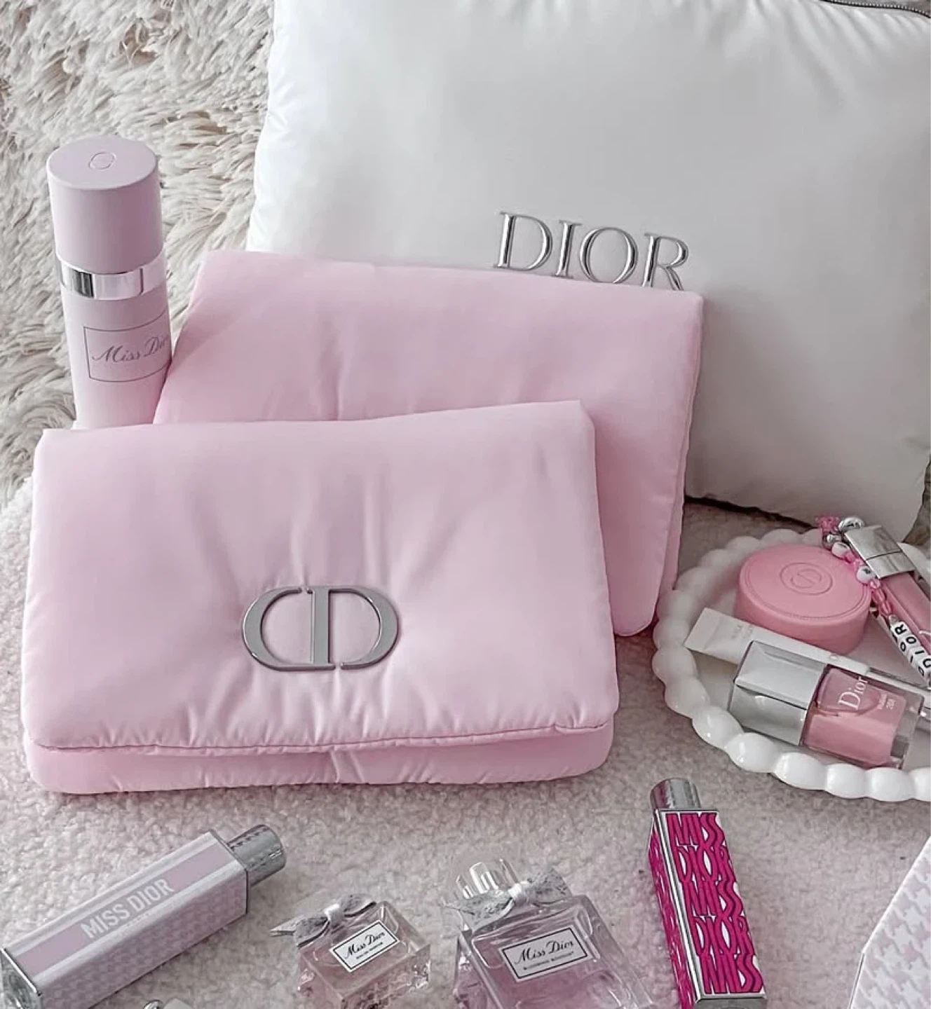 Dior Baby Pink Makeup Puffy Pouch - photo 4