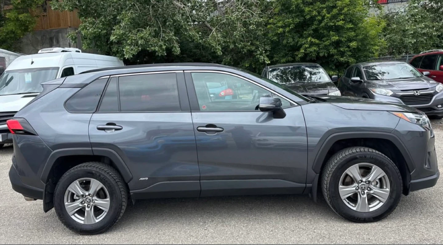 Toyota RAV4 XLE Hybrid 2024