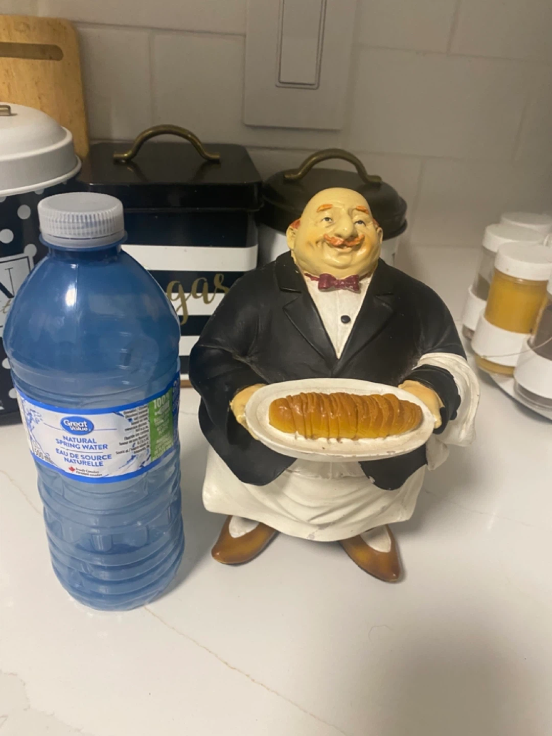 Butler Figurine with Croissant - photo 5
