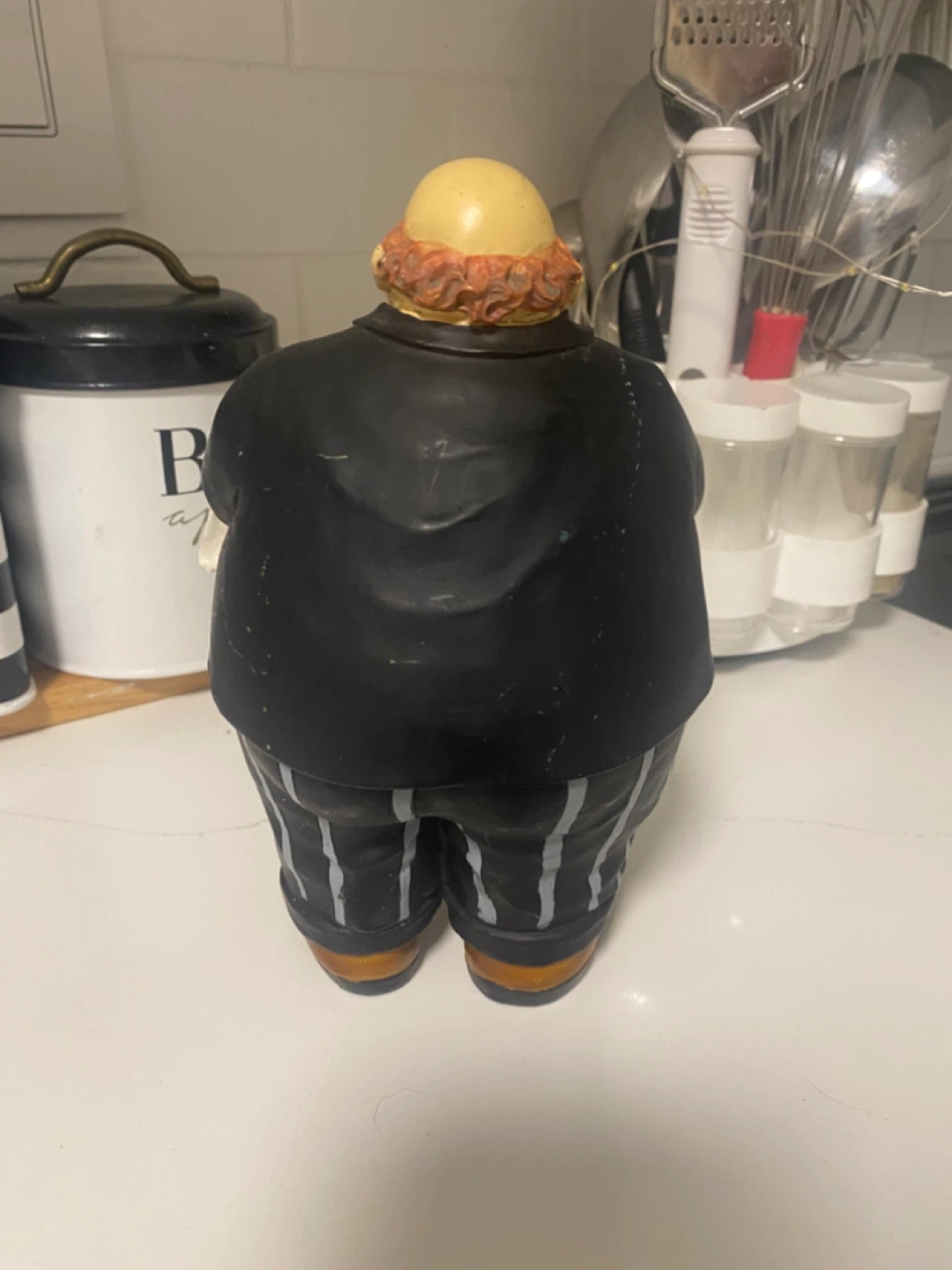 Butler Figurine with Croissant - photo 4