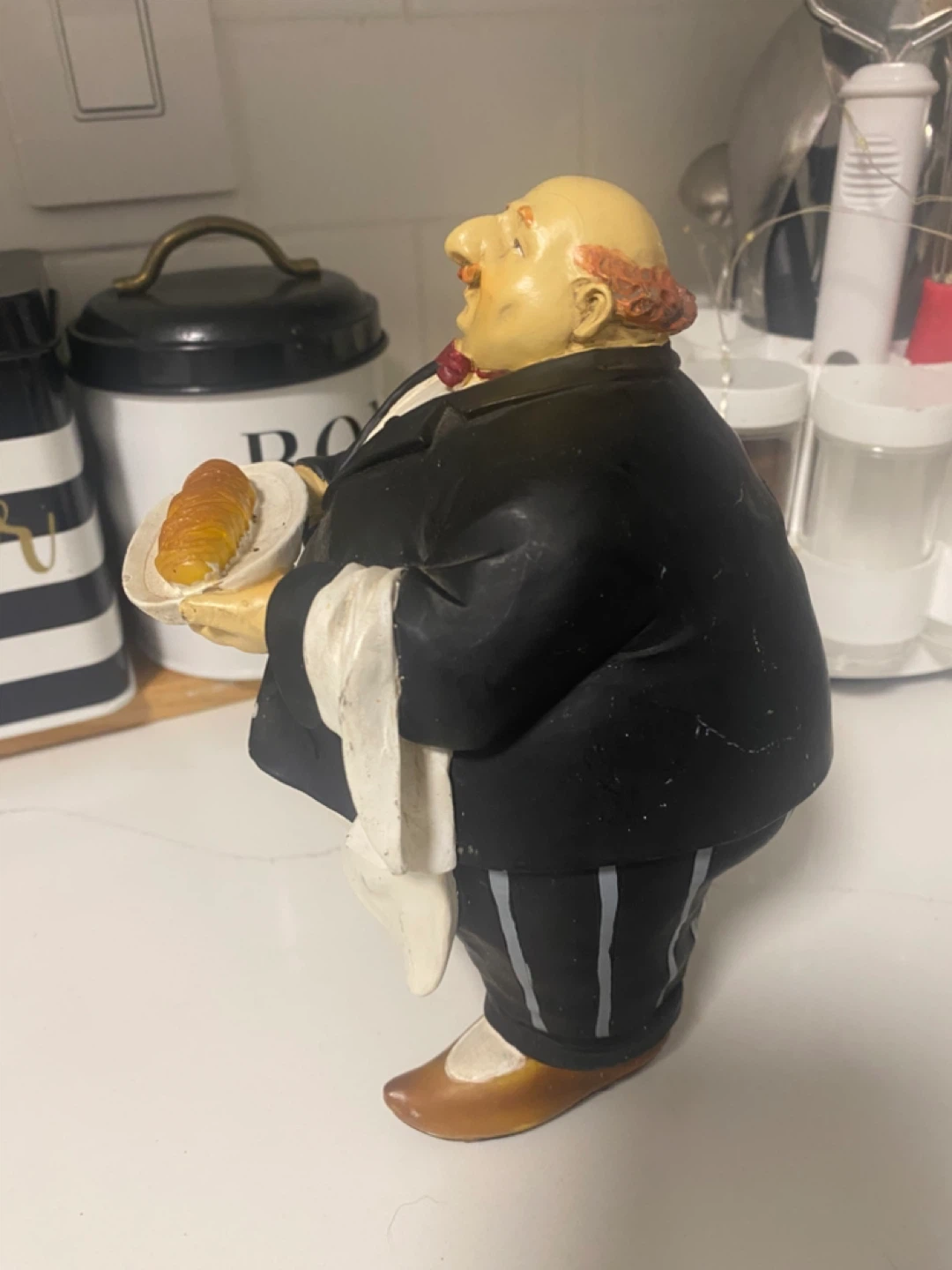 Butler Figurine with Croissant - photo 3