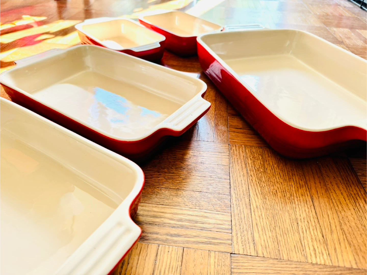 Le Creuset Stoneware Heritage Set of 5 Dishes, Cerise Brand New - photo 2