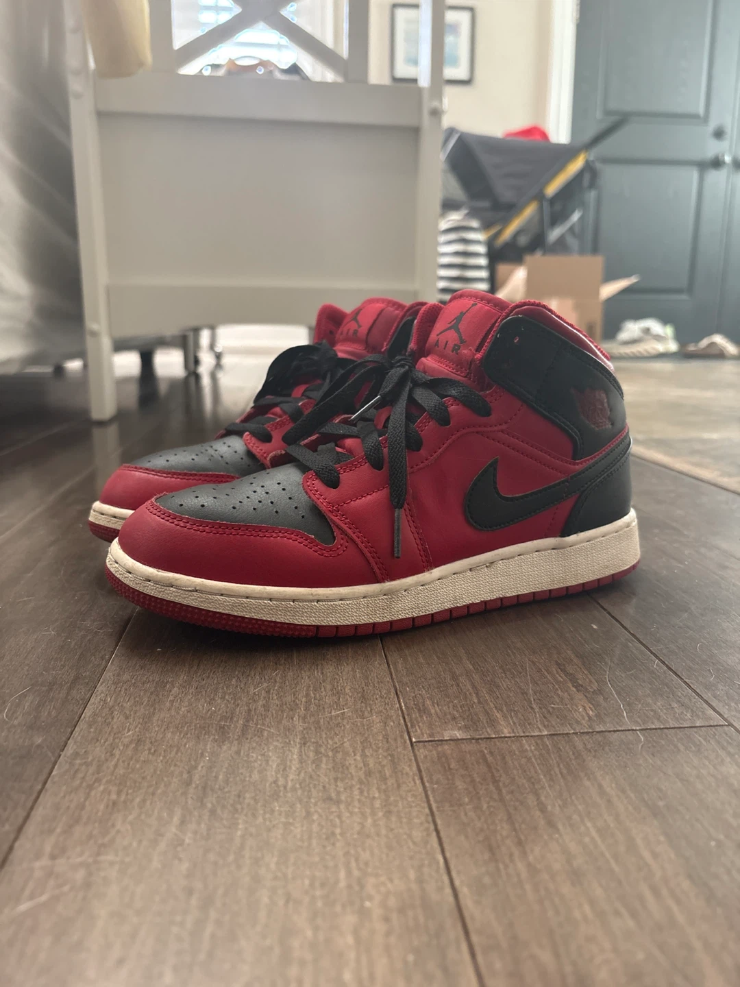 Nike Air Jordan 1 Mid SE Youth Sneakers