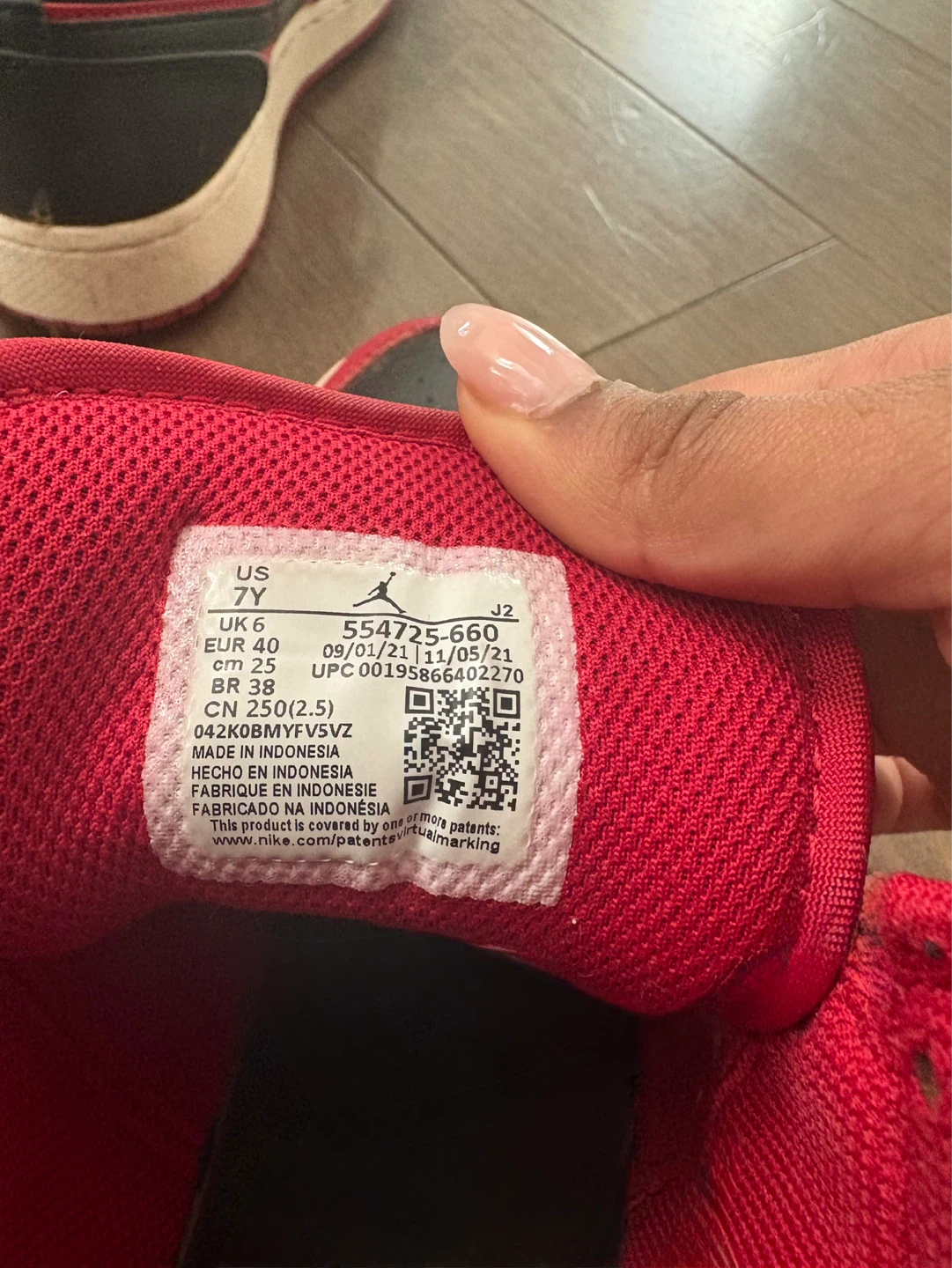 Nike Air Jordan 1 Mid SE Youth Sneakers - photo 5