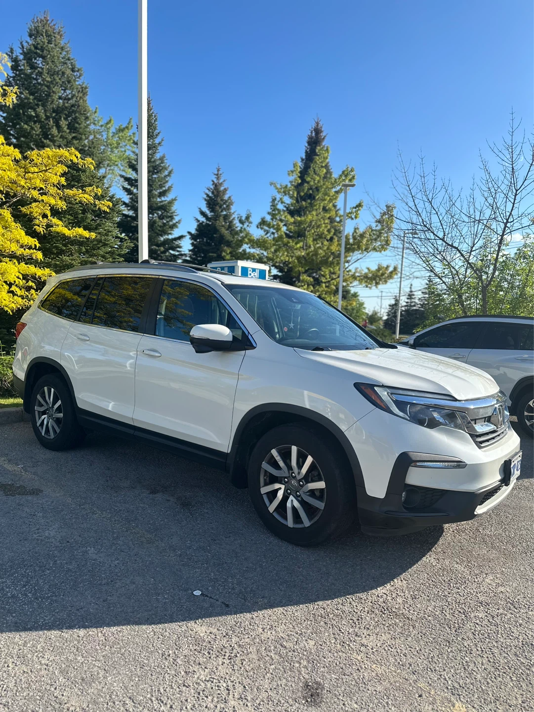 White Honda Pilot SUV - photo 3