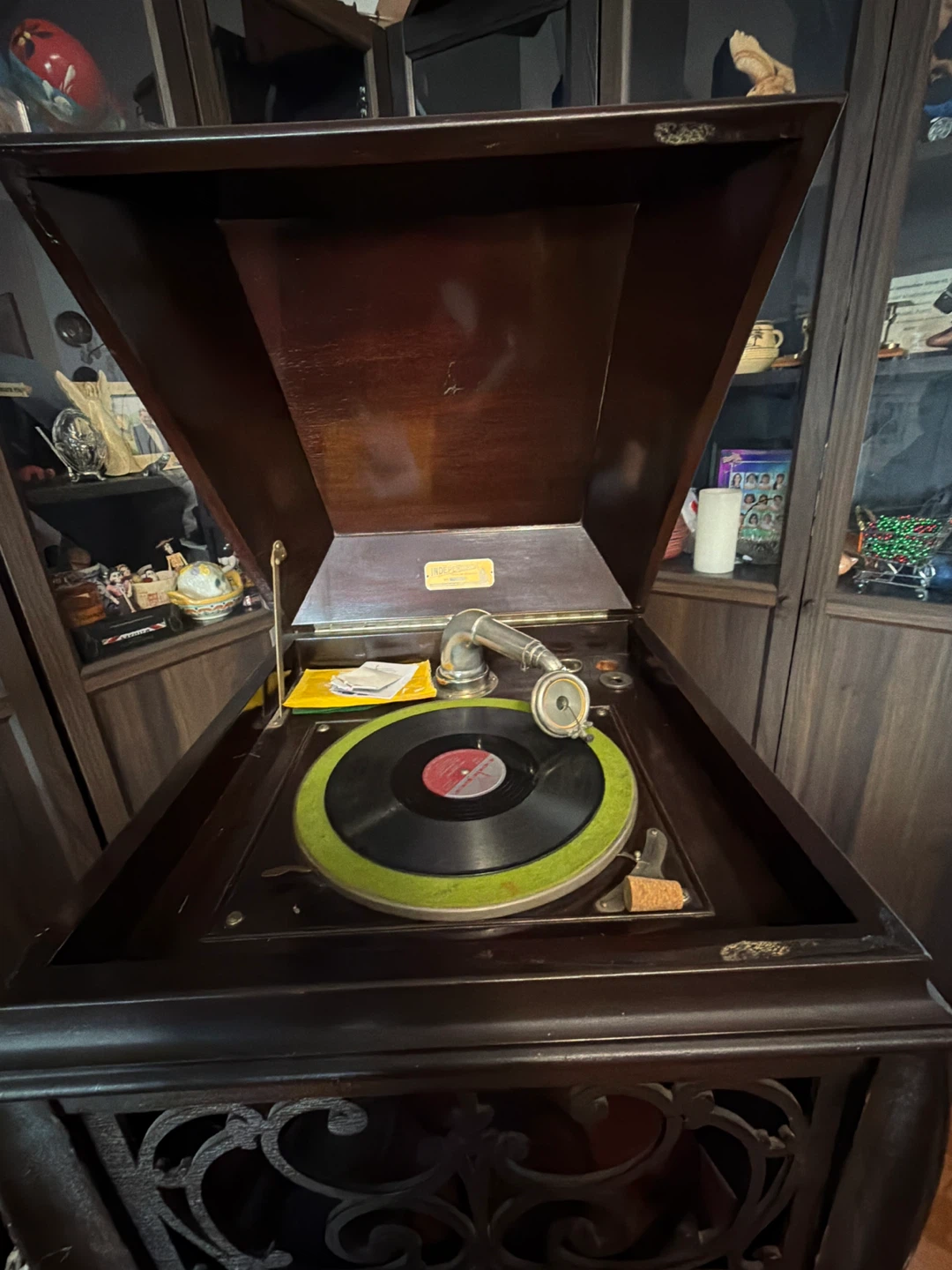 The Independent Victrola Record Player - photo 3