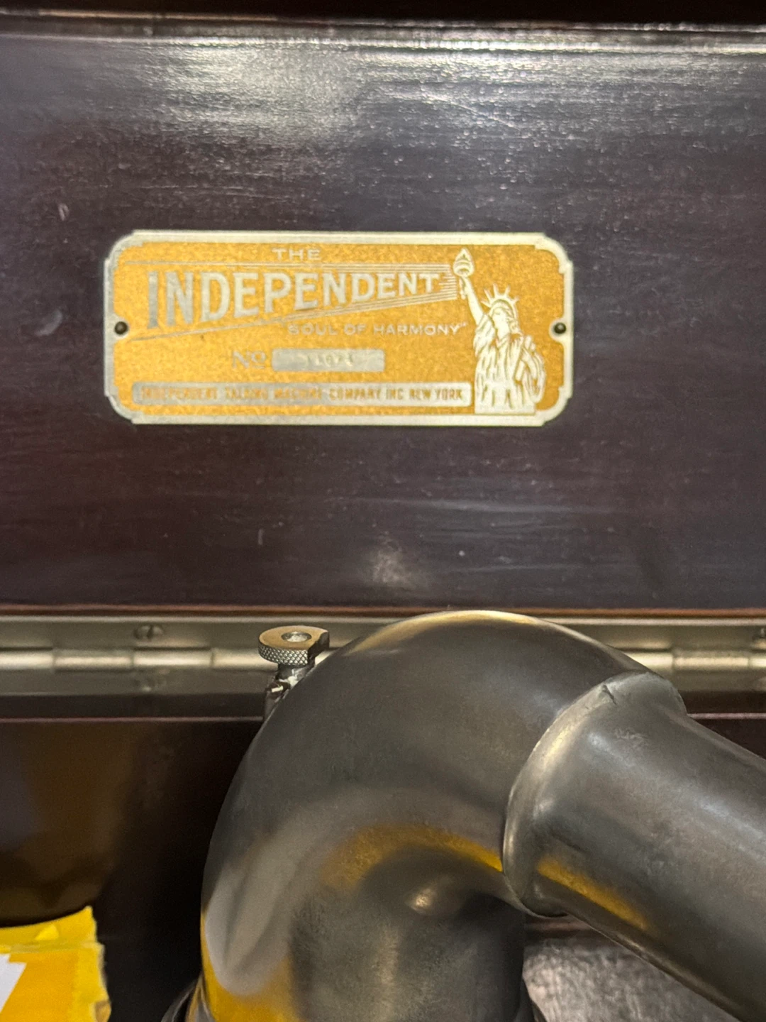 The Independent Victrola Record Player - photo 4