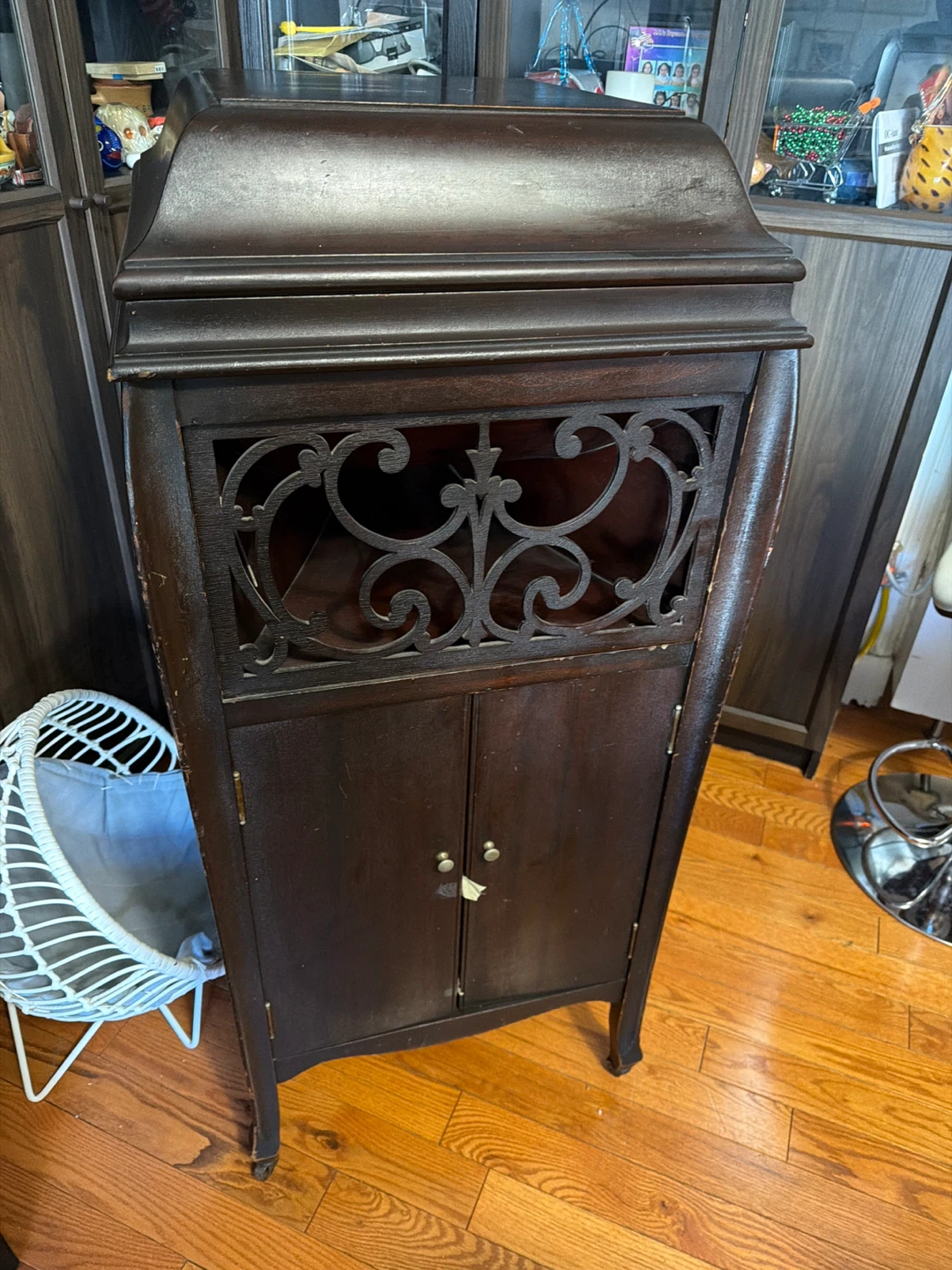 The Independent Victrola Record Player