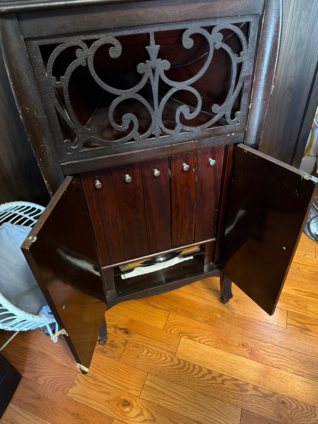 The Independent Victrola Record Player - photo 2