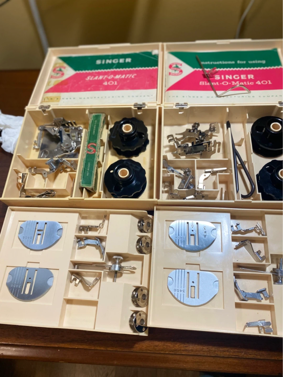 Singer 401A Sewing Machine - photo 3