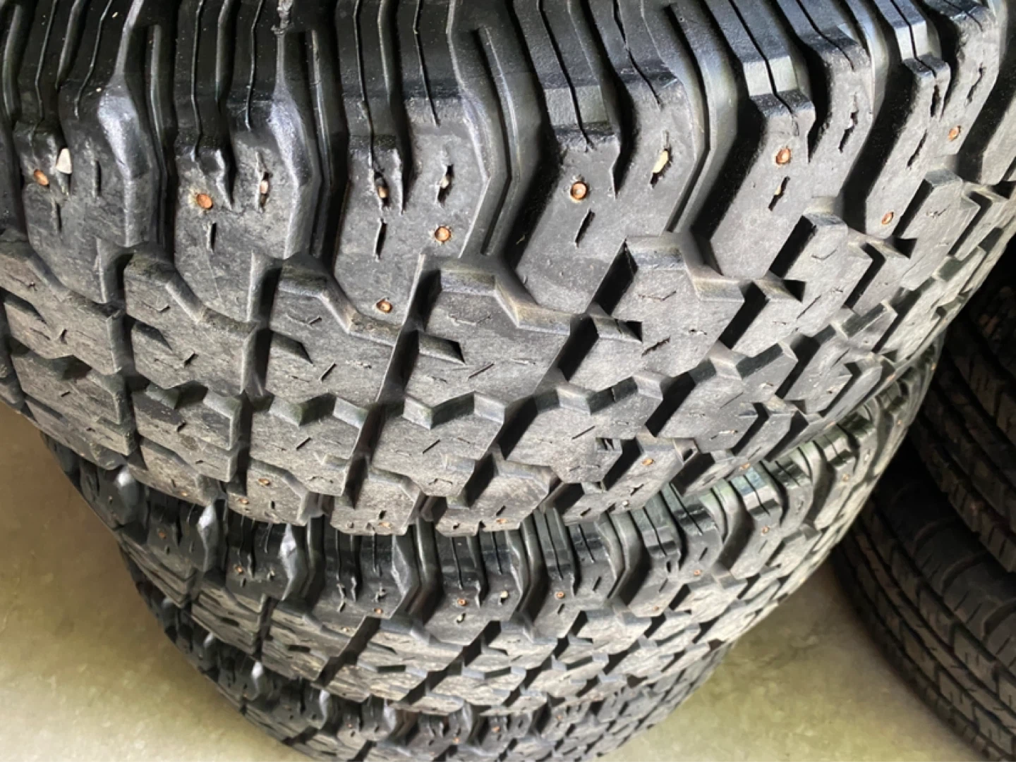 Cooper Tire Discoverer ST MAXX LT265/70R17 LR E 10 ply 121/118Q - photo 4