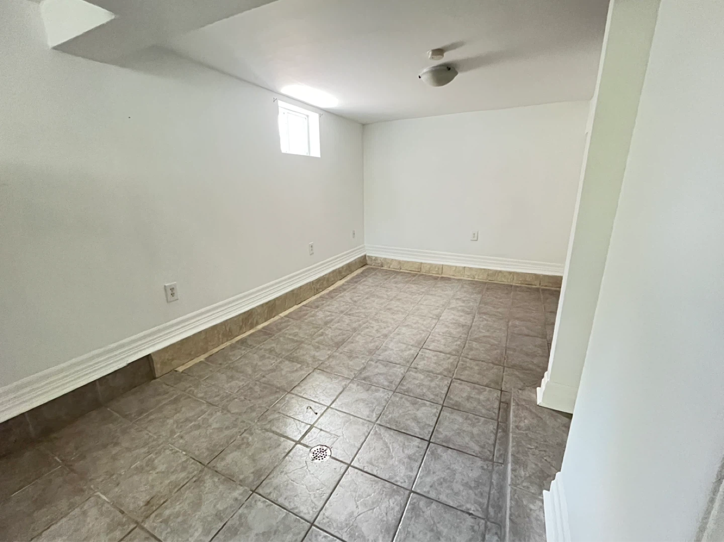 Beautiful Basement Private Studio - photo 3