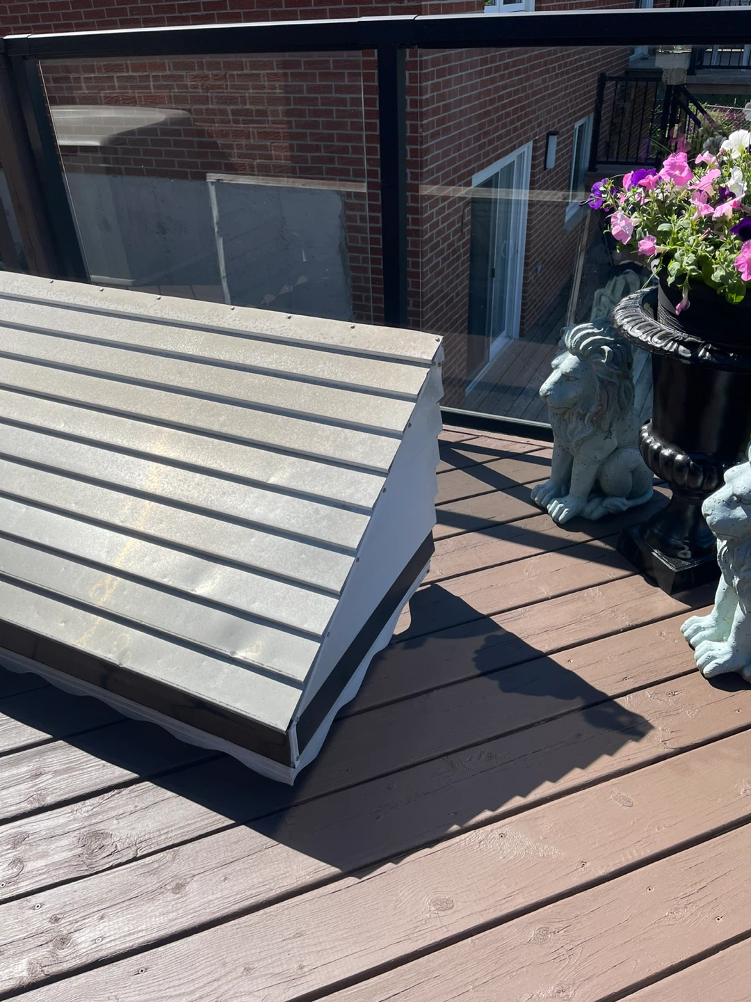 An aluminum awning - photo 2