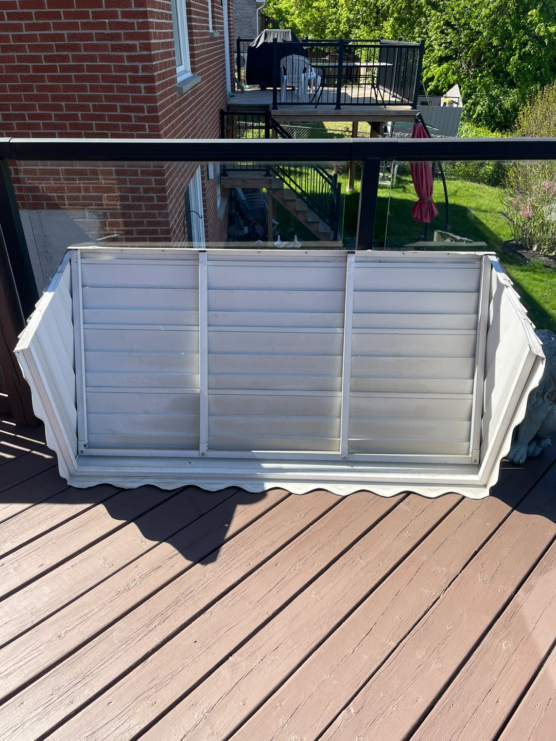 An aluminum awning - photo 4