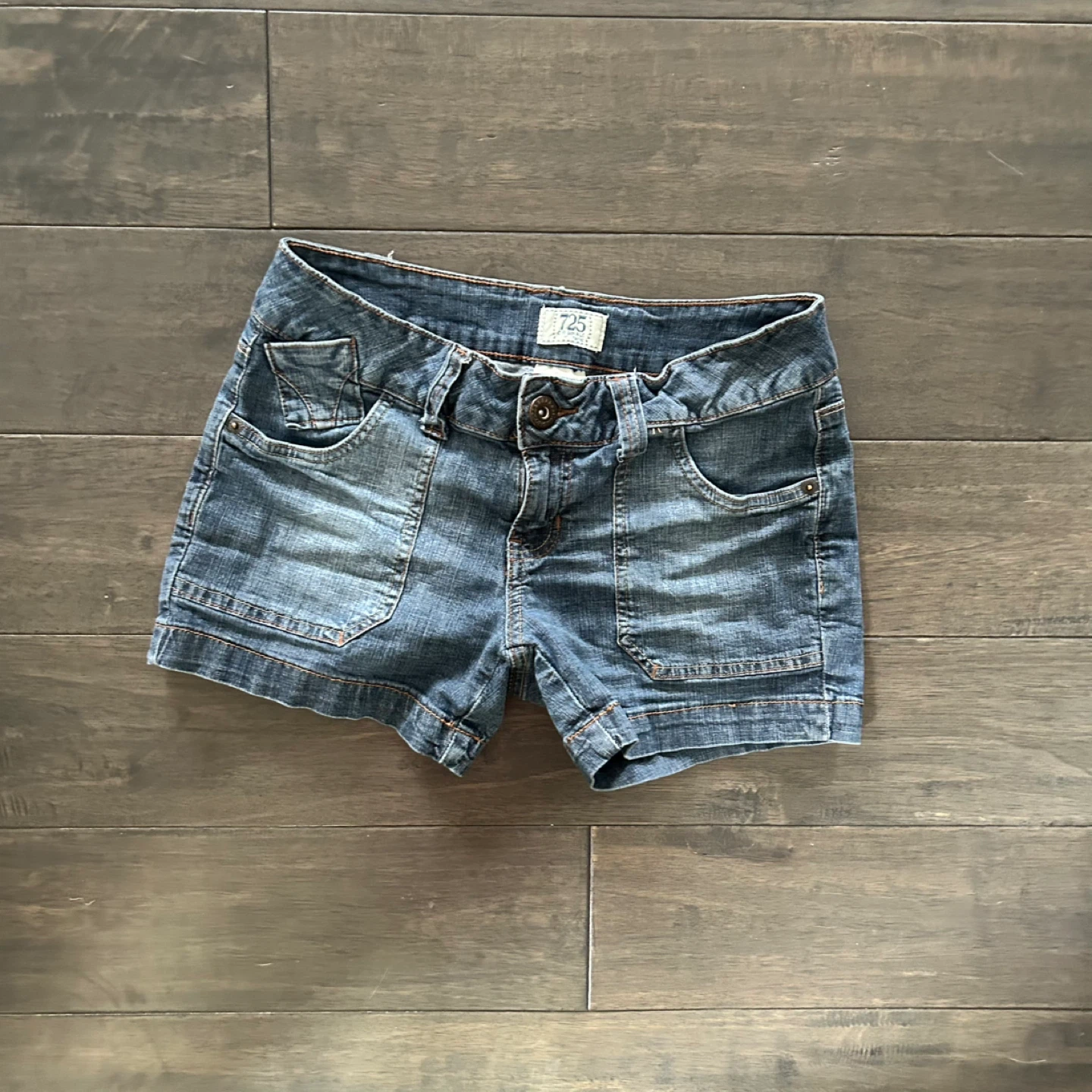 Women 725 low rise denim shorts