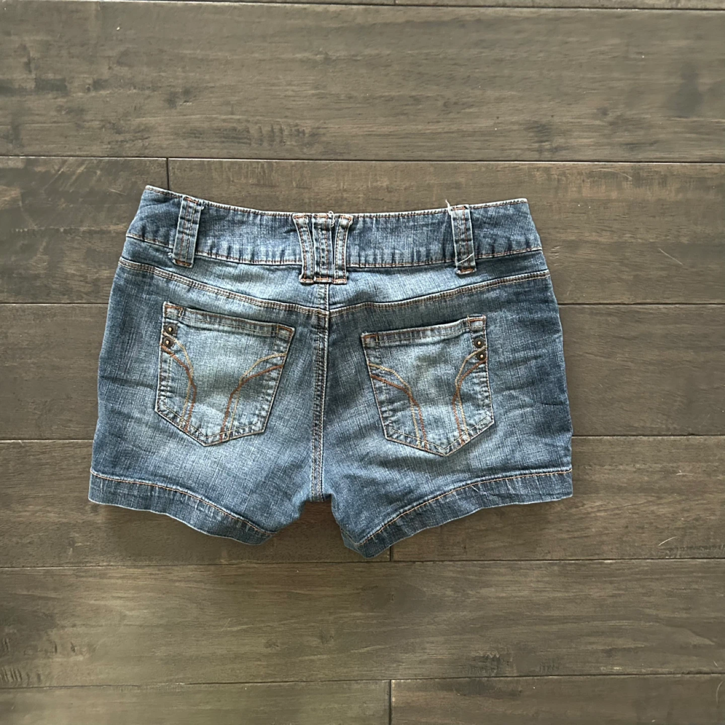 Women 725 low rise denim shorts - photo 2